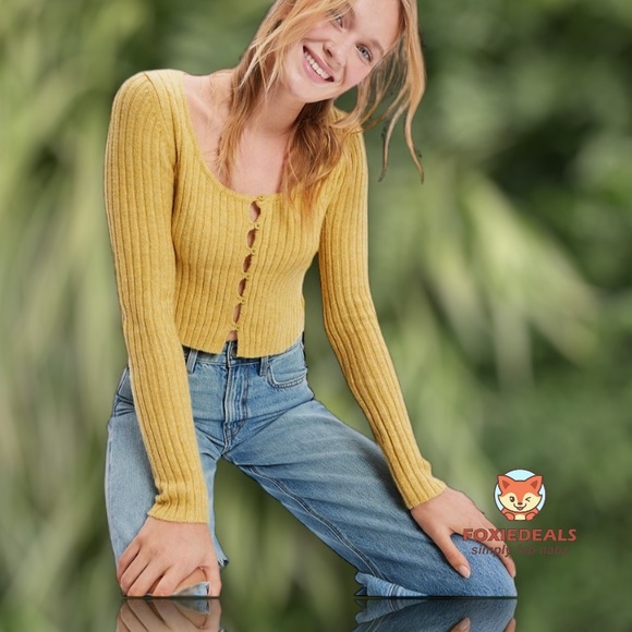 NWT - AE Women’s Button-Front Cardigan (Dark Lime Green / Multiple Sizes) - Picture 4 of 10